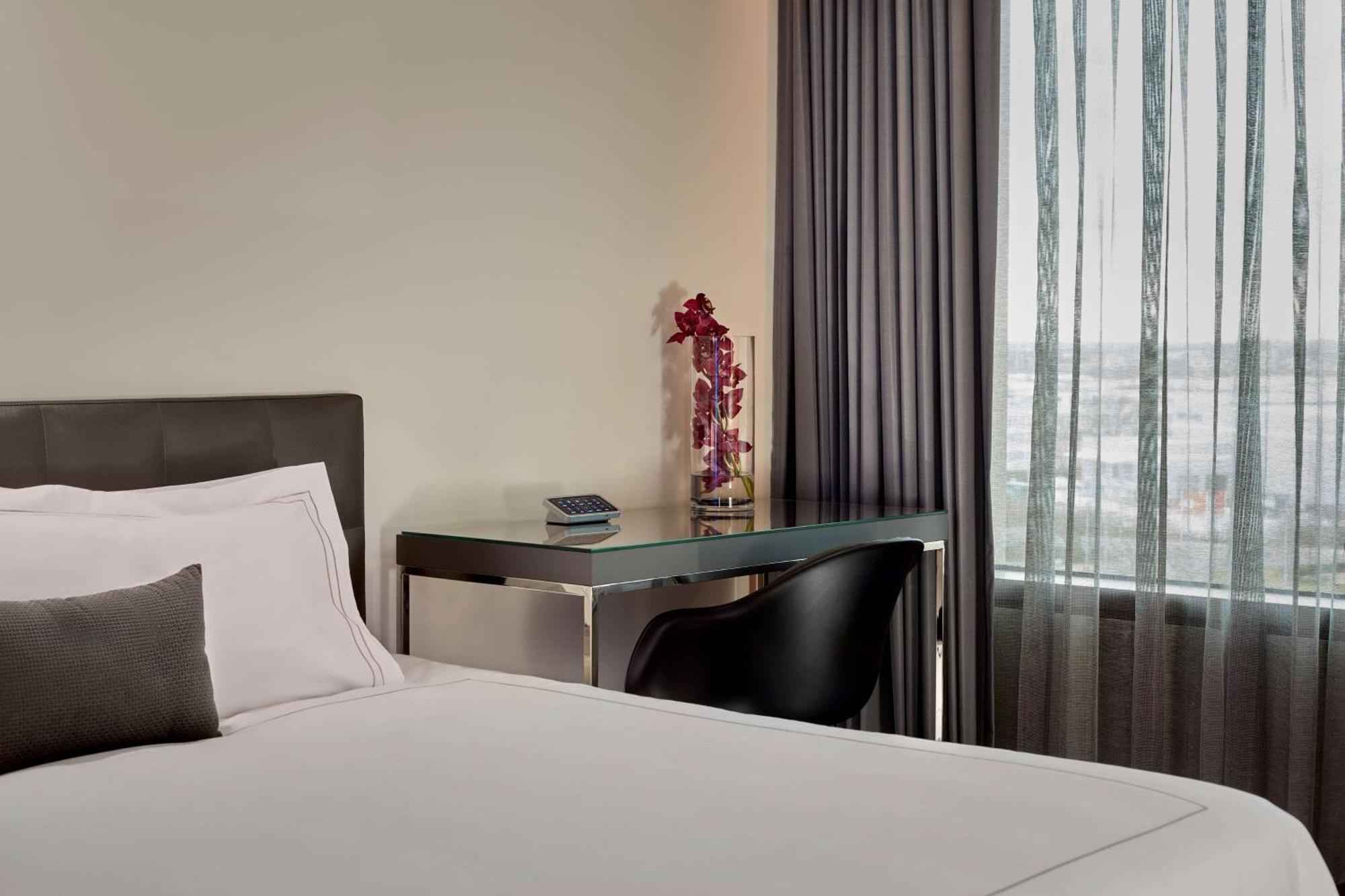 Park Plaza London, Park Royal Hotel Exterior photo